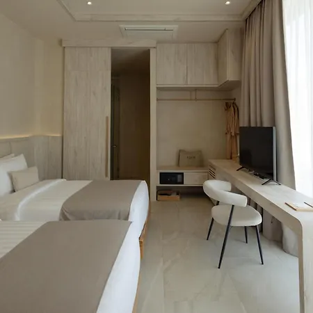Eden Resort & Villas Phuket Patong Exterior photo